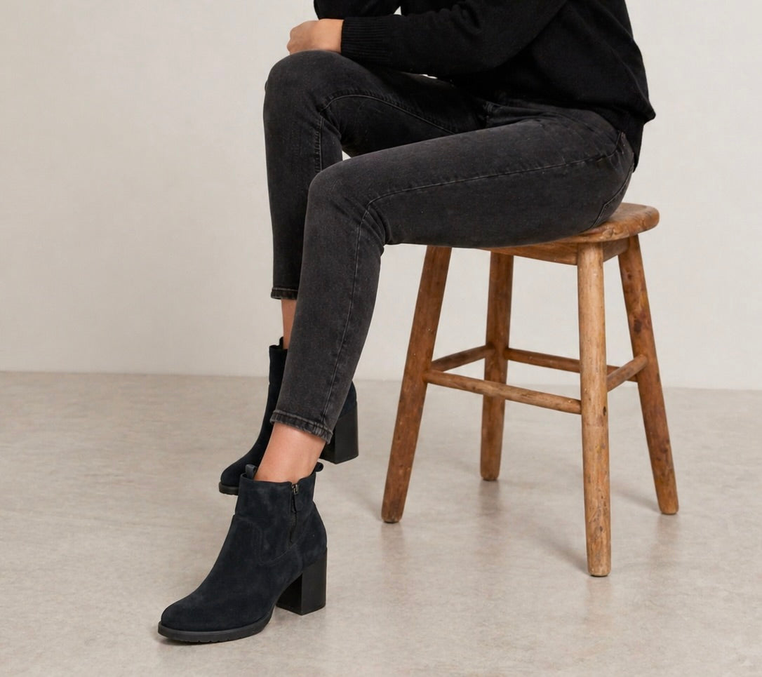 Johnston & Murphy Izzie Bootie (retail $198) NWT